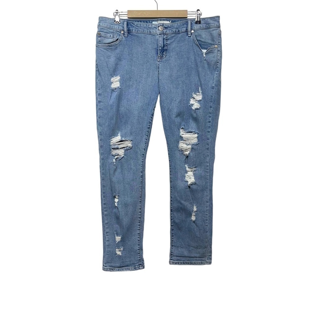 Torrid Boyfriend Distressed Lightwash Jeans Size 16‎
